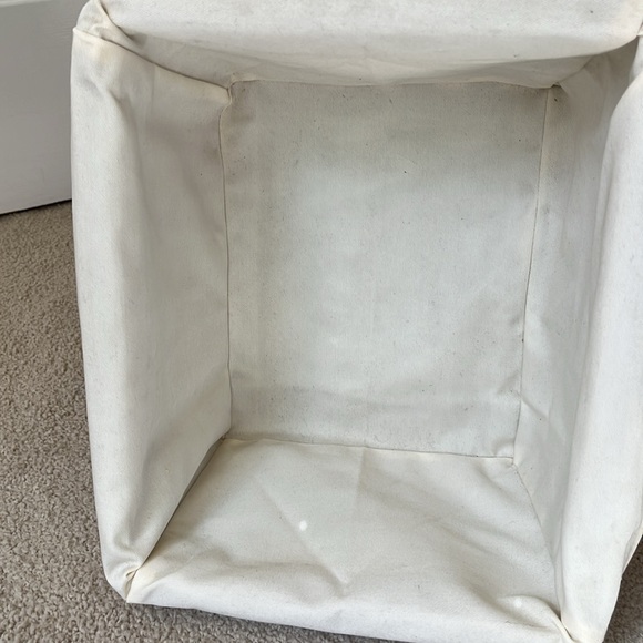 Two sturdy bamboo baskets with handles and removable linen liners - Picture 5 of 16